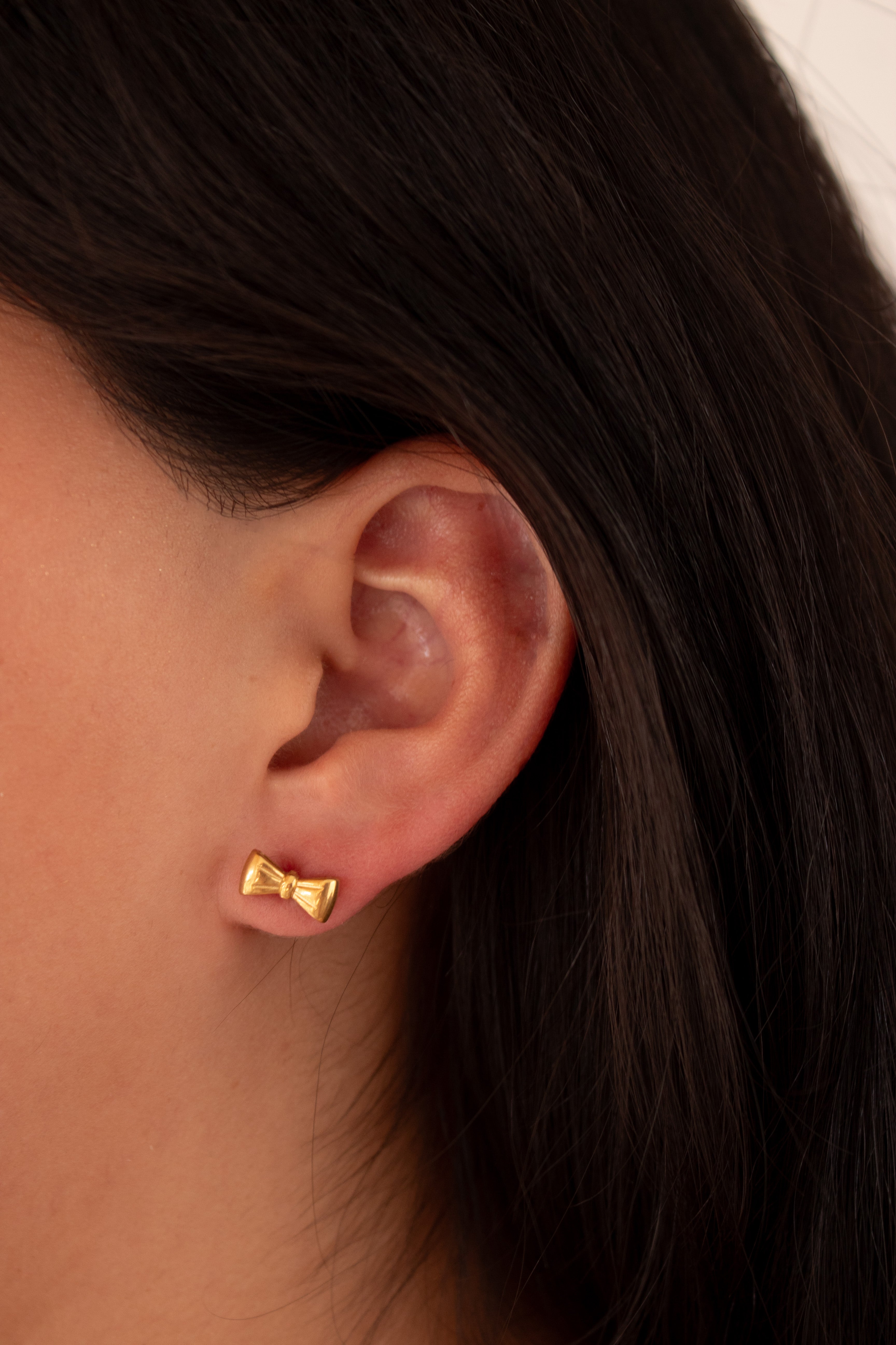 Aretes Bow Studs Dorados