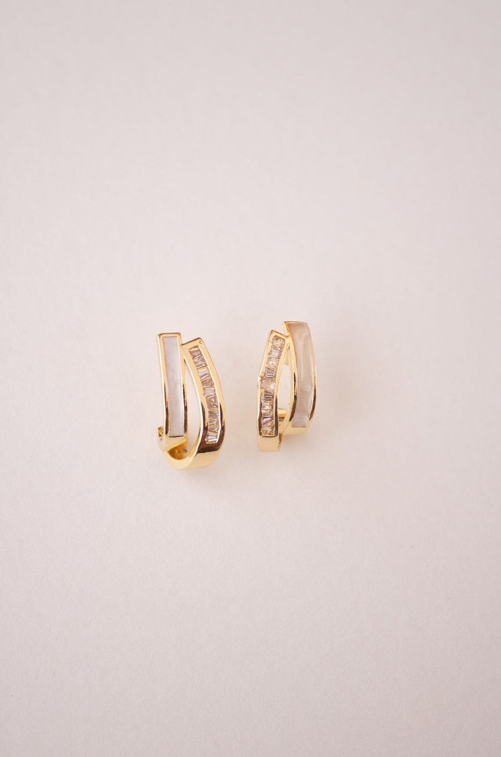 Aretes Ribbed Arc Dorados